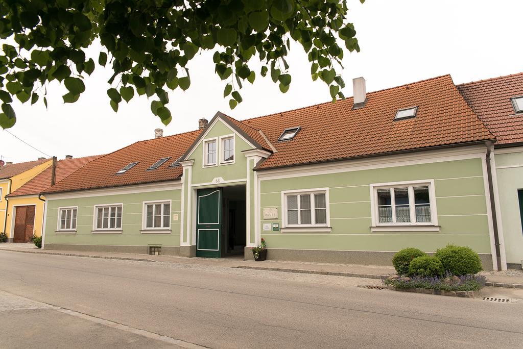 Hotel Weingut Familie Bauer Grossriedenthal Exterior foto